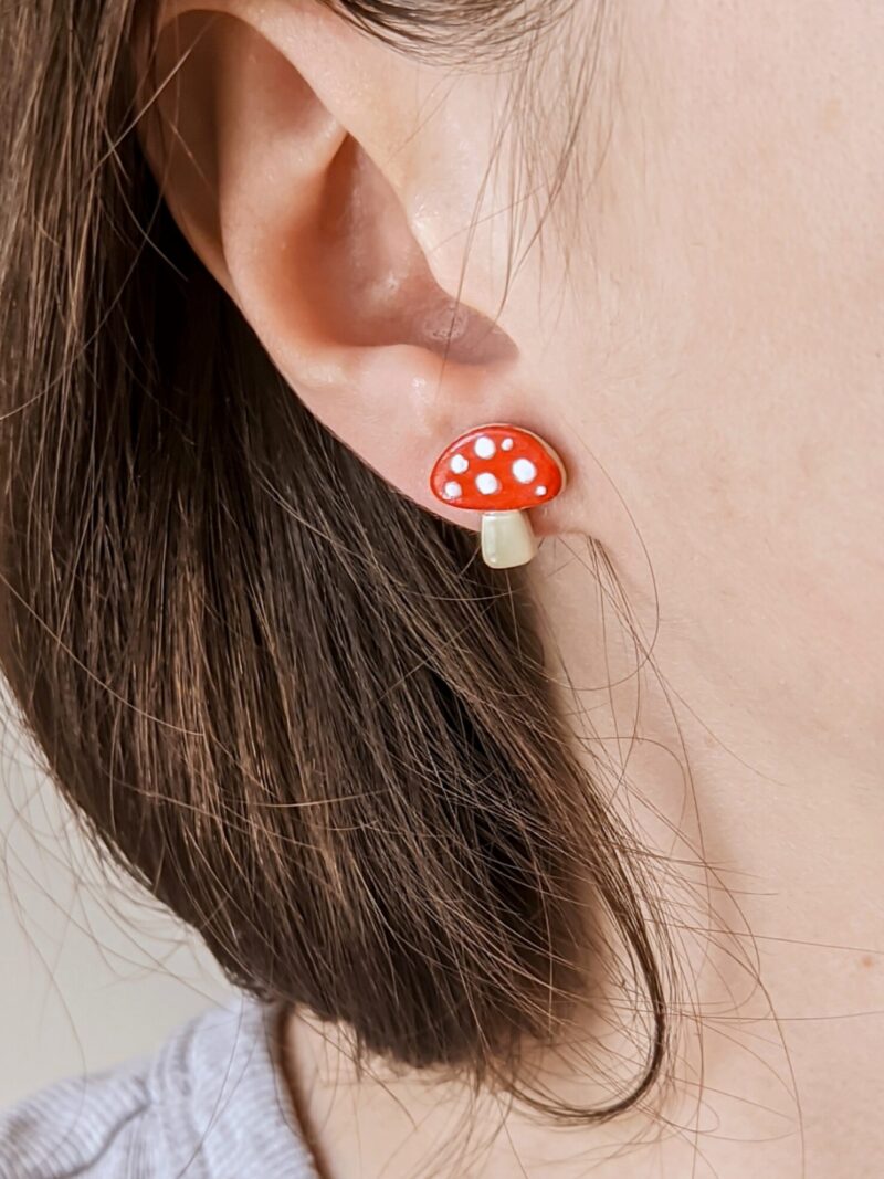 Kolczyki sztyfty muchomorki, kolorowa biżuteria boho handmade z motywem grzybów. Leśne kolczyki z muchomorami to wesoły dodatek i pomysł na prezent Kolczyki sztyfty muchomorki, kolorowa biżuteria boho handmade z motywem grzybów. Leśne kolczyki z muchomorami to wesoły dodatek i pomysł na prezent