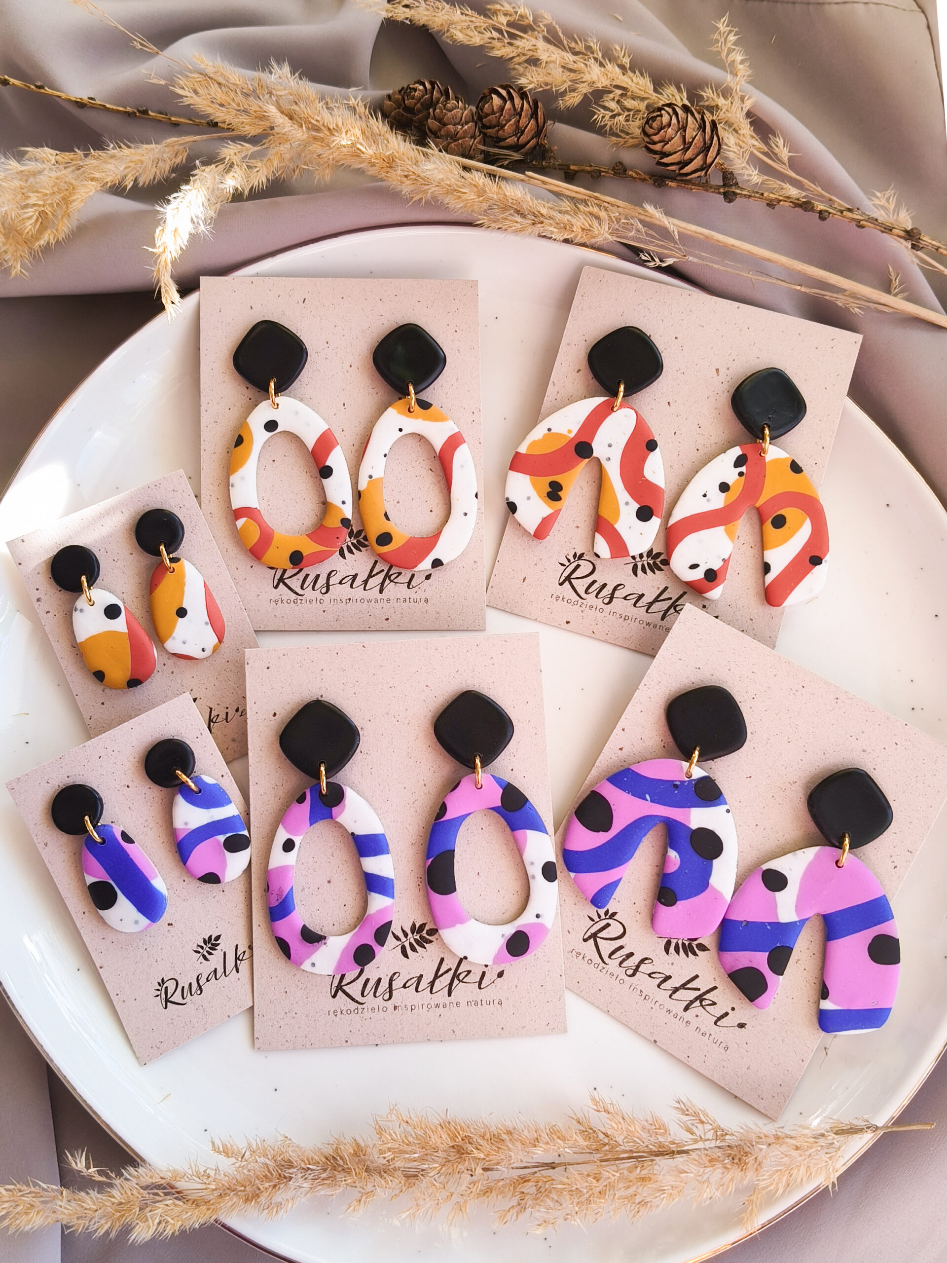 Abstrakcyjne kolorowe kolczyki w geometrycznych kształtach - cała kolekcja