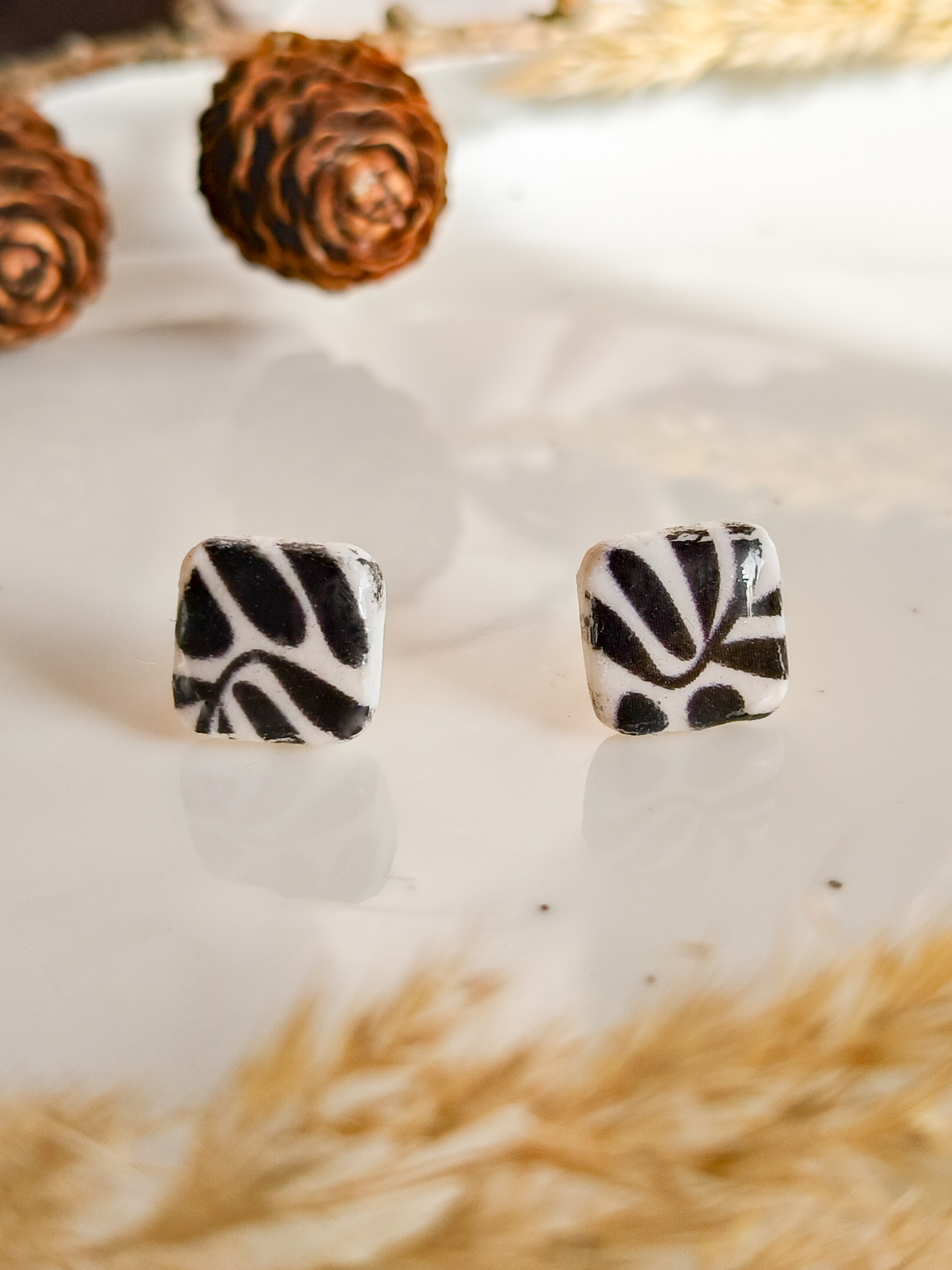 Kolczyki Kostki - Biało-Czarne