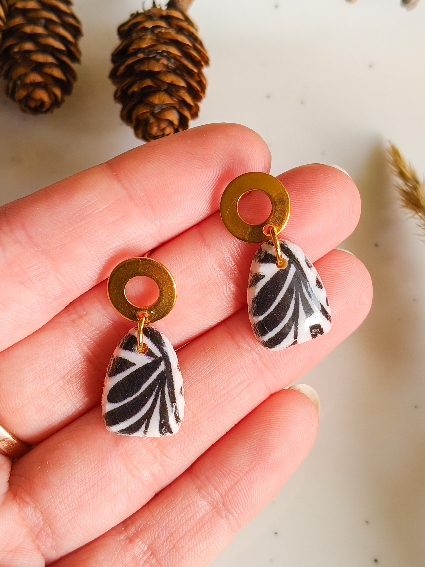 Kolczyki Łezki - Biało-Czarne - obrazek 2