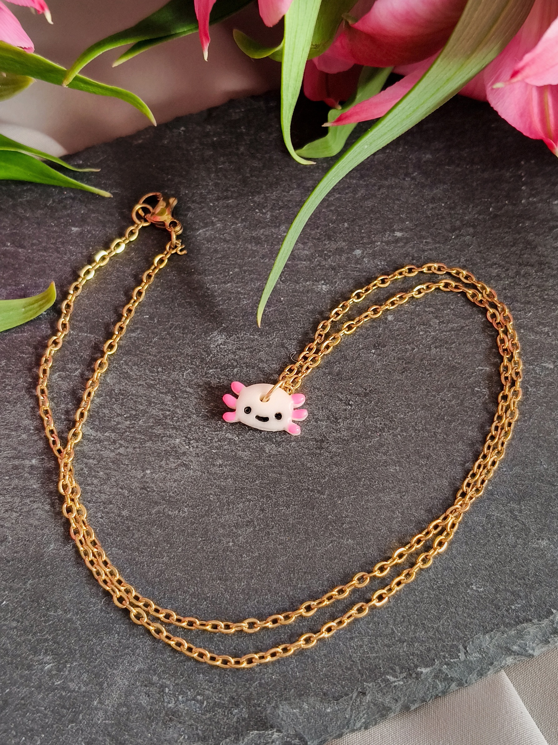 Naszyjnik – różowy mini Aksolotl