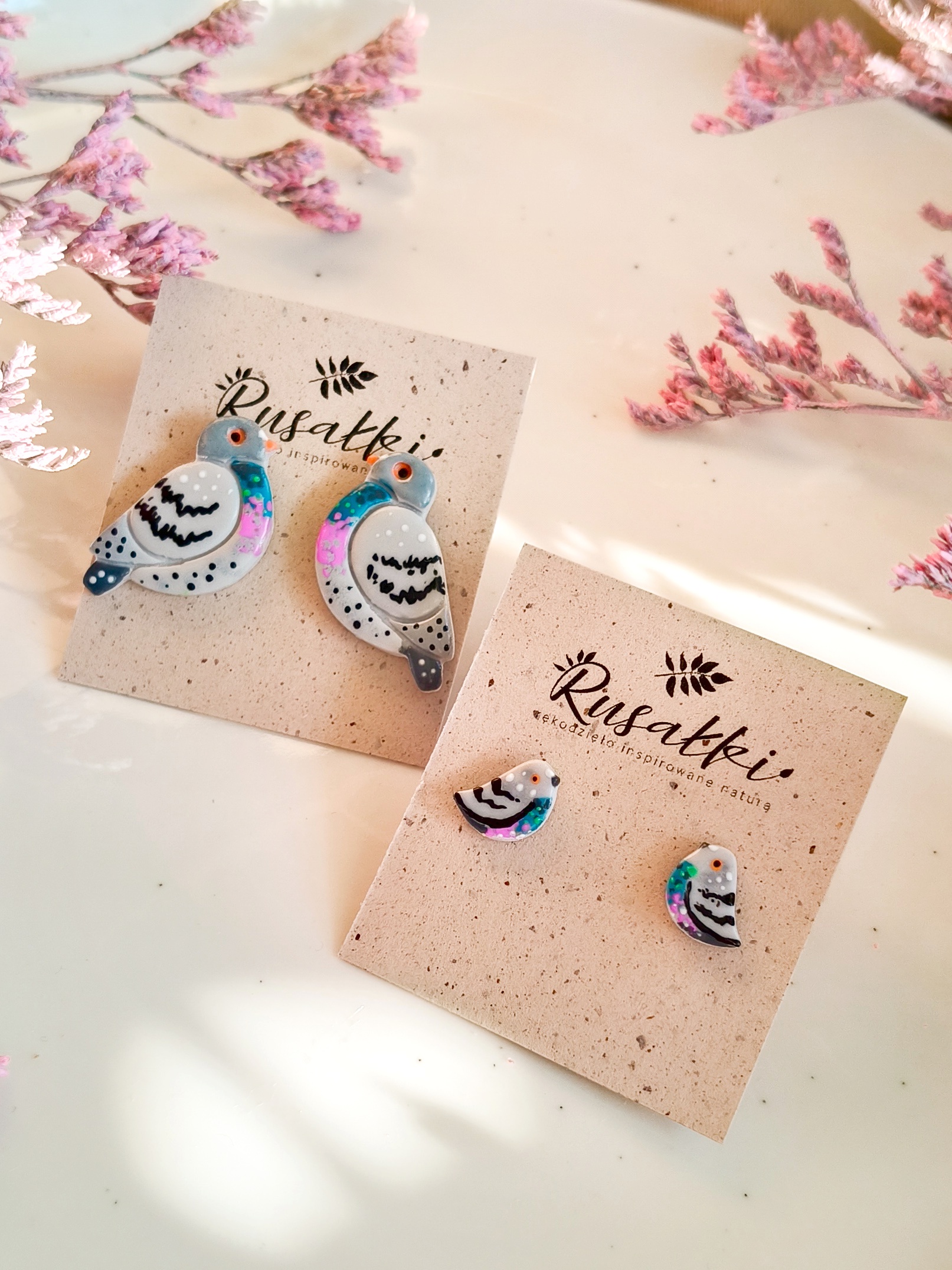 Kolczyki sztyfty z Gołąbkami jako pamiątka z Wrocławia lub Krakowa, delikatna biżuteria dla młodych dorosłych