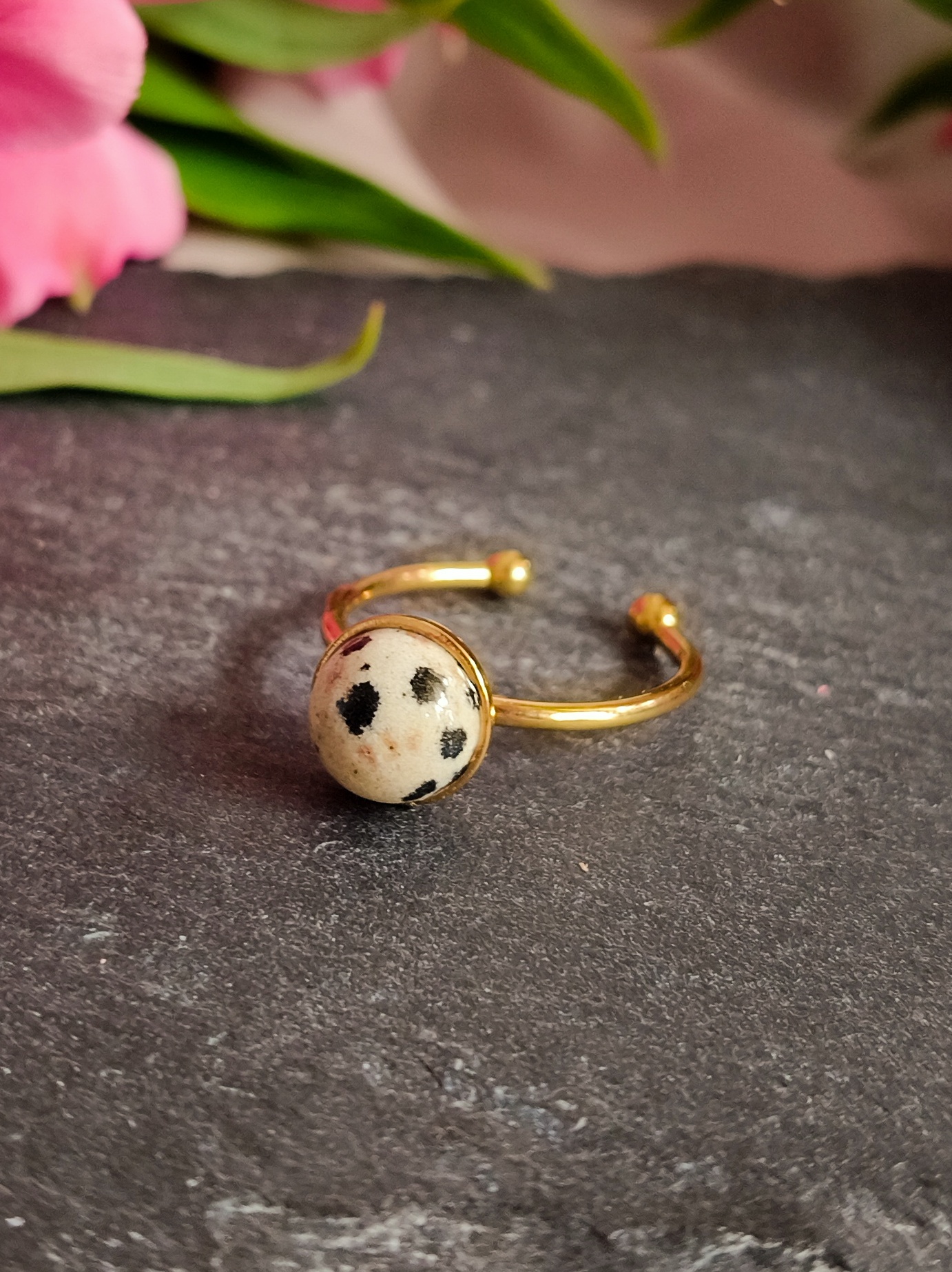 Pierścionek ze stali chirurgicznej z kamieniem naturalnym - Jaspis Dalmatyński - obrazek 2