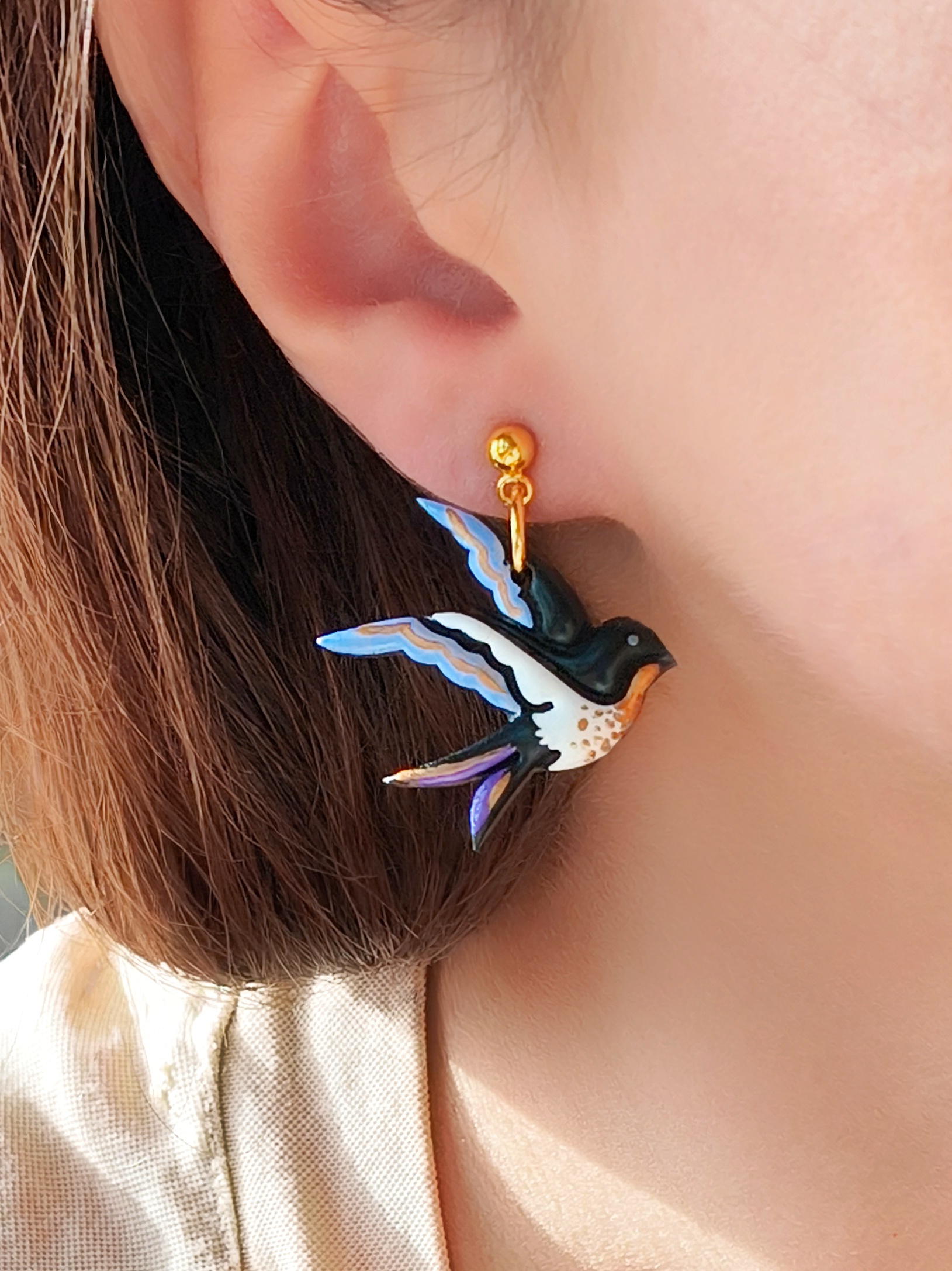 Kolczyki wiszące z ptakami - Jaskółka - obrazek 2