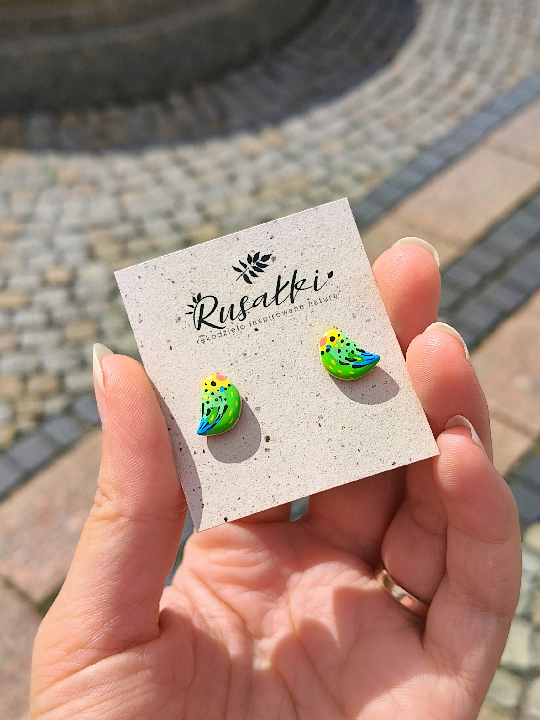 Kolczyki ptaszki – mini Zielone Papużki Faliste - obrazek 3
